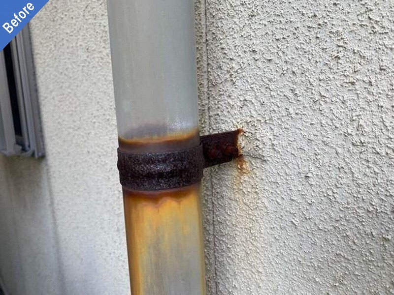 塗装前のサビた竪樋