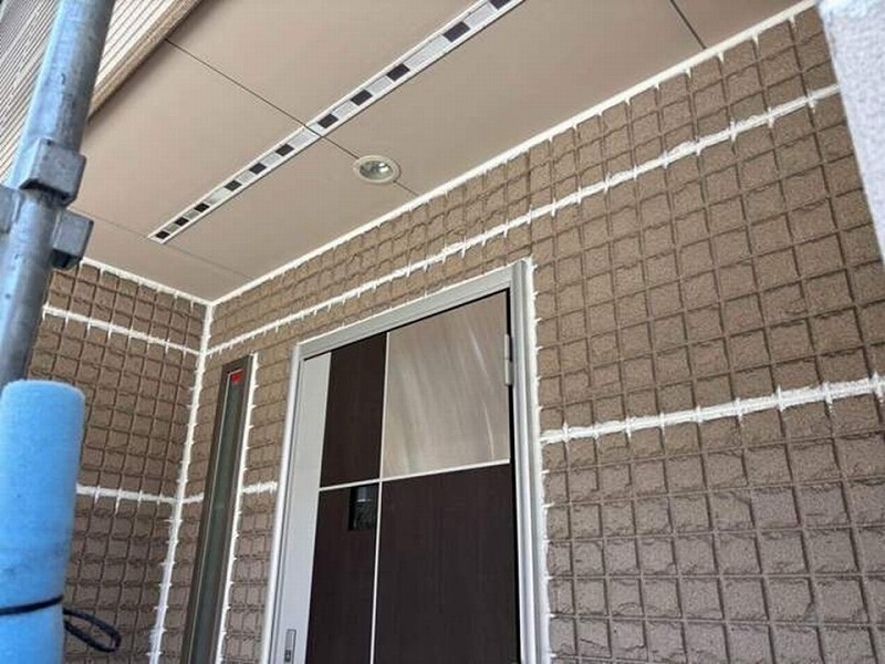 シーリング増し打ち後の玄関廻り