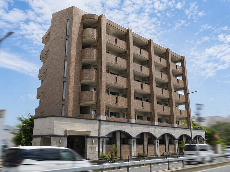 守口市の外壁塗装後のマンション全景
