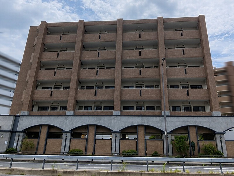 守口市の外壁塗装後のマンション全景
