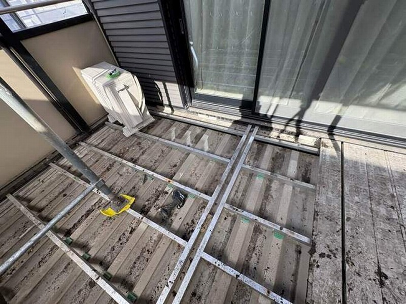 ベランダ床の撤去後の折半屋根