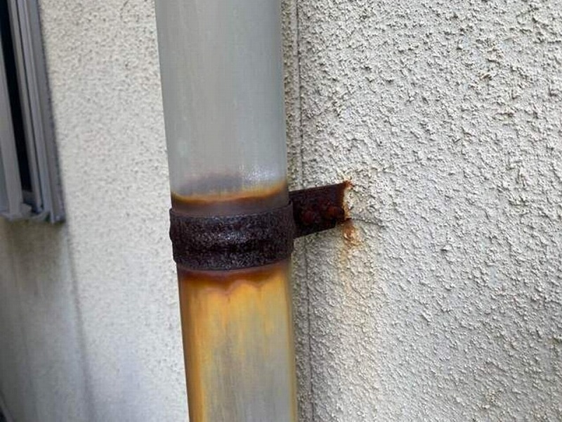 金具が錆びた樋