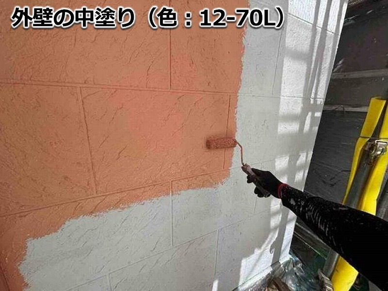 外壁の中塗り(12-70L)