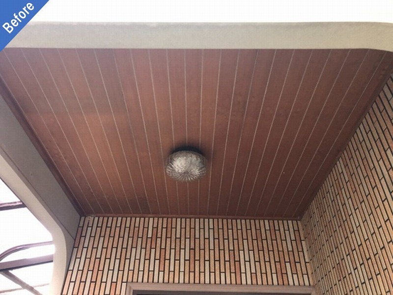 塗装前の玄関軒天