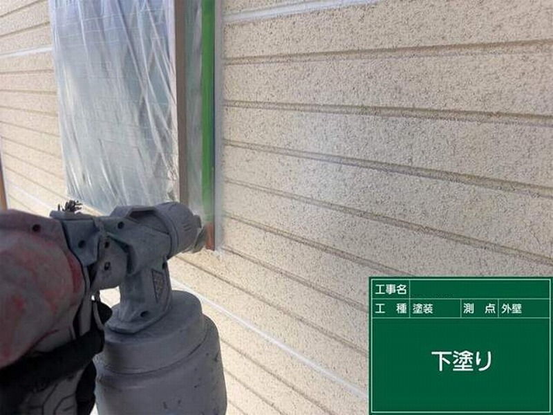 外壁の下塗り(1回目)