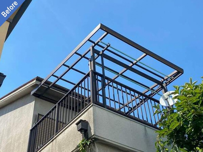 ポリカ波板設置前のベランダ屋根