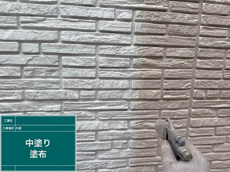 外壁の中塗り