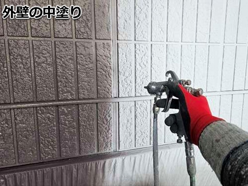 外壁の中塗り
