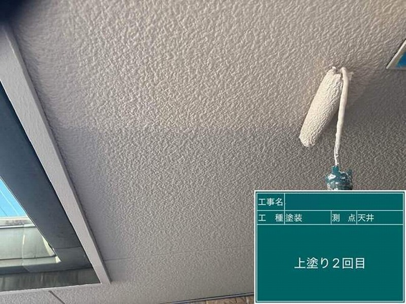 軒天の上塗り