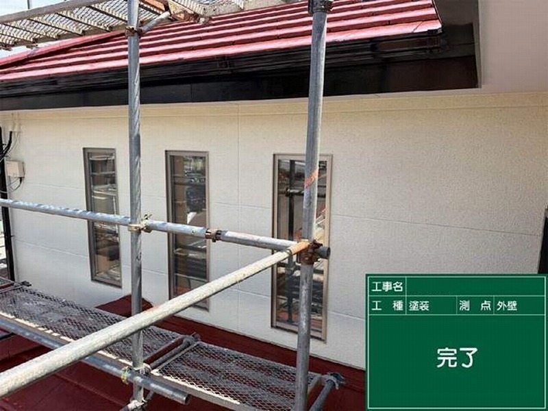 屋根塗装後のセメント瓦の下屋