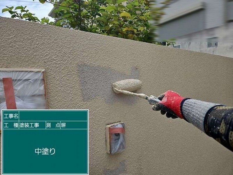 外塀の中塗り