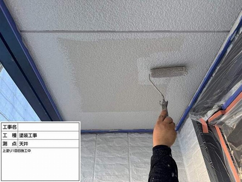 軒天の中塗り