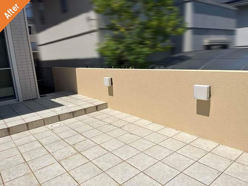 塗装後の玄関廻りの塀