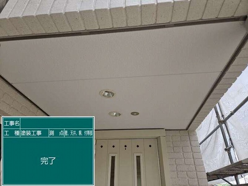 塗装後の玄関軒天