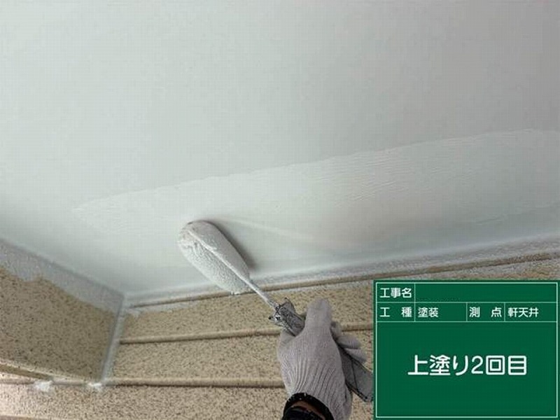 軒天の上塗り