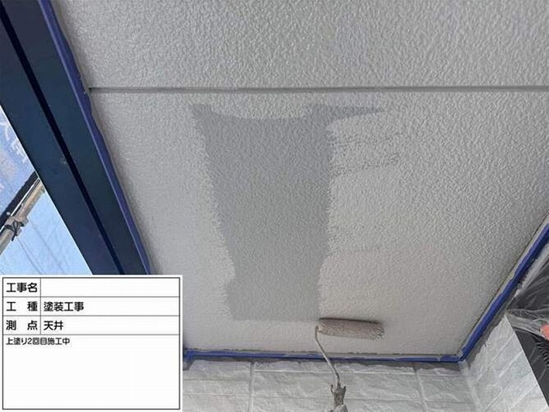 軒天の上塗り