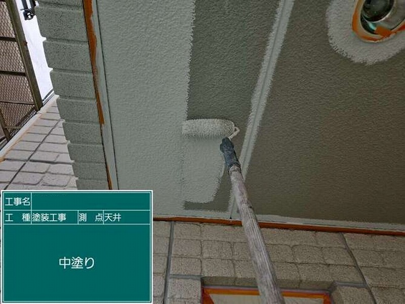 軒天の中塗り