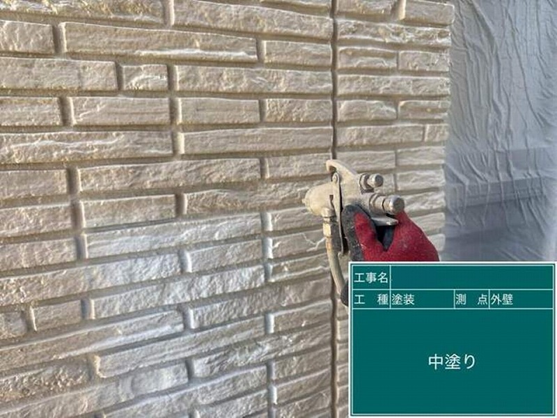 外壁の中塗り