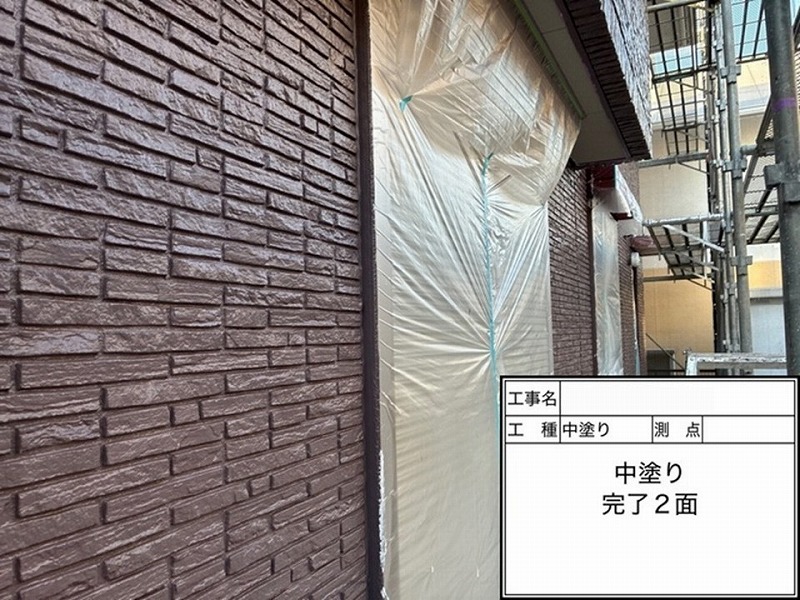 中塗り後の外壁
