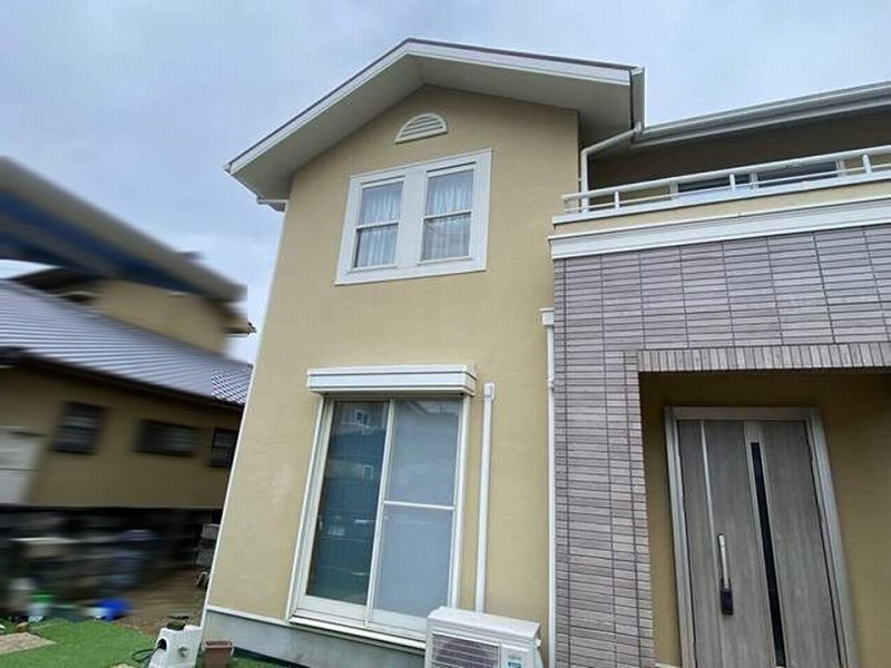 モルタルとサイディングが使用された住宅