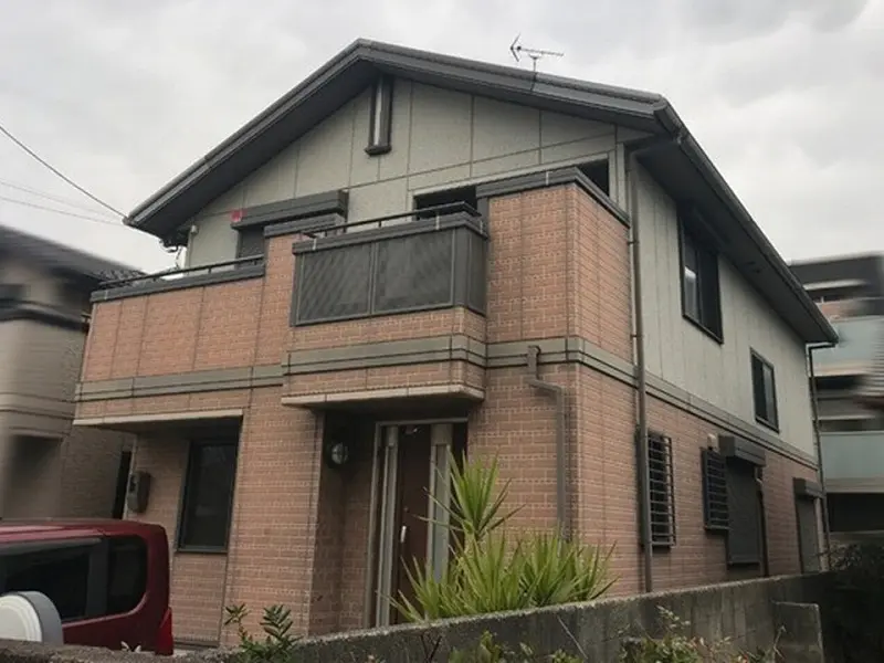 南大阪ペイントセンターでのダイワハウスの外壁にコケが生えたお住まいの塗装事例
