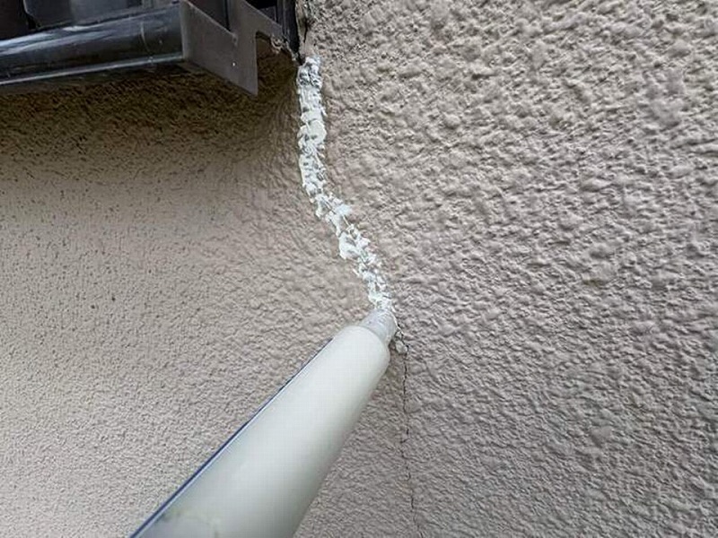 ひび割れ箇所へ補修材注入